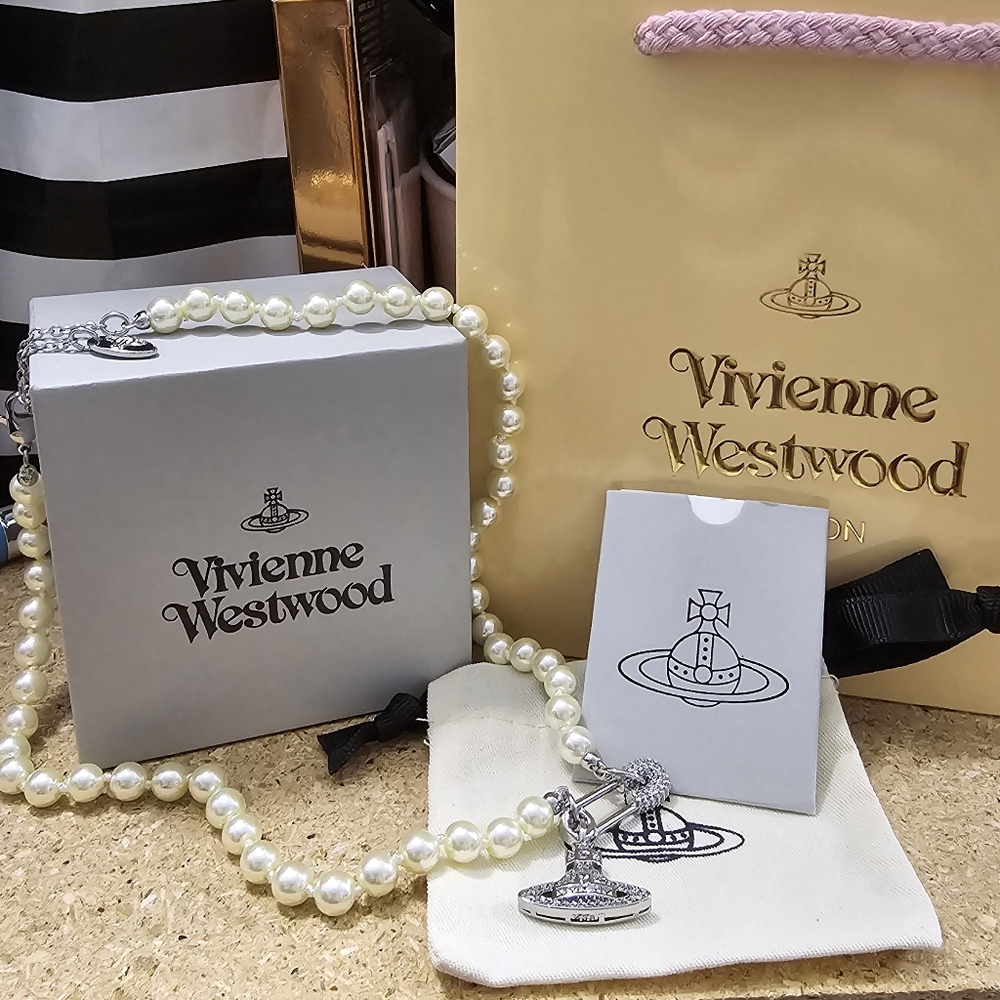 Vivienne Westwood Lucrece Pearl Necklace